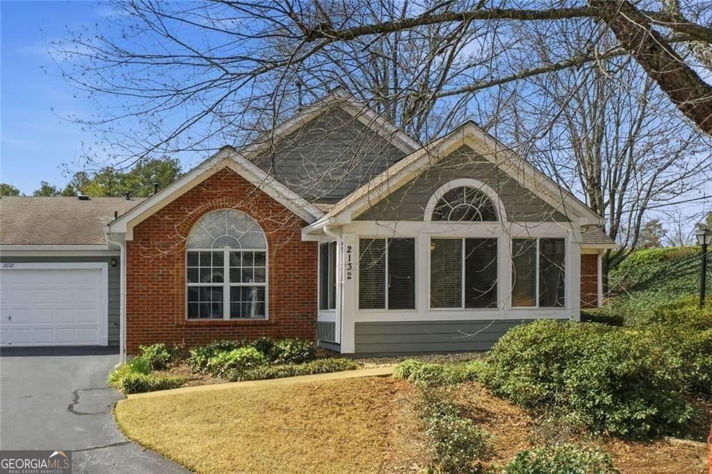 2 bedroom, 2 bathroom, 1,336 sq ft condominium sold at 2132 Carefree Circle 10, Marietta, GA 30062