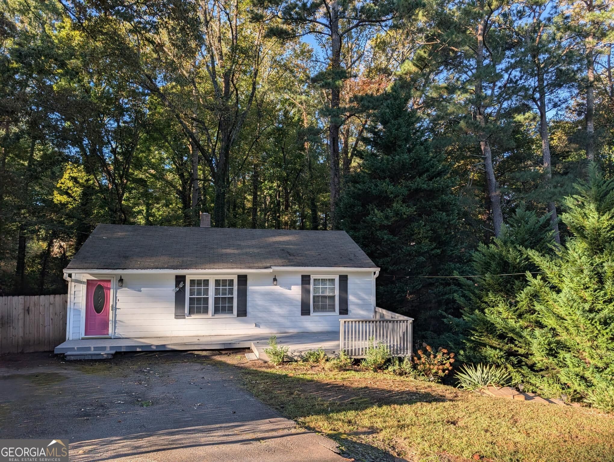 3 bedroom, 1 bathroom, 816 sq ft single family residence for sale at 2063 White Oak Circle, Kennesaw, GA 30144