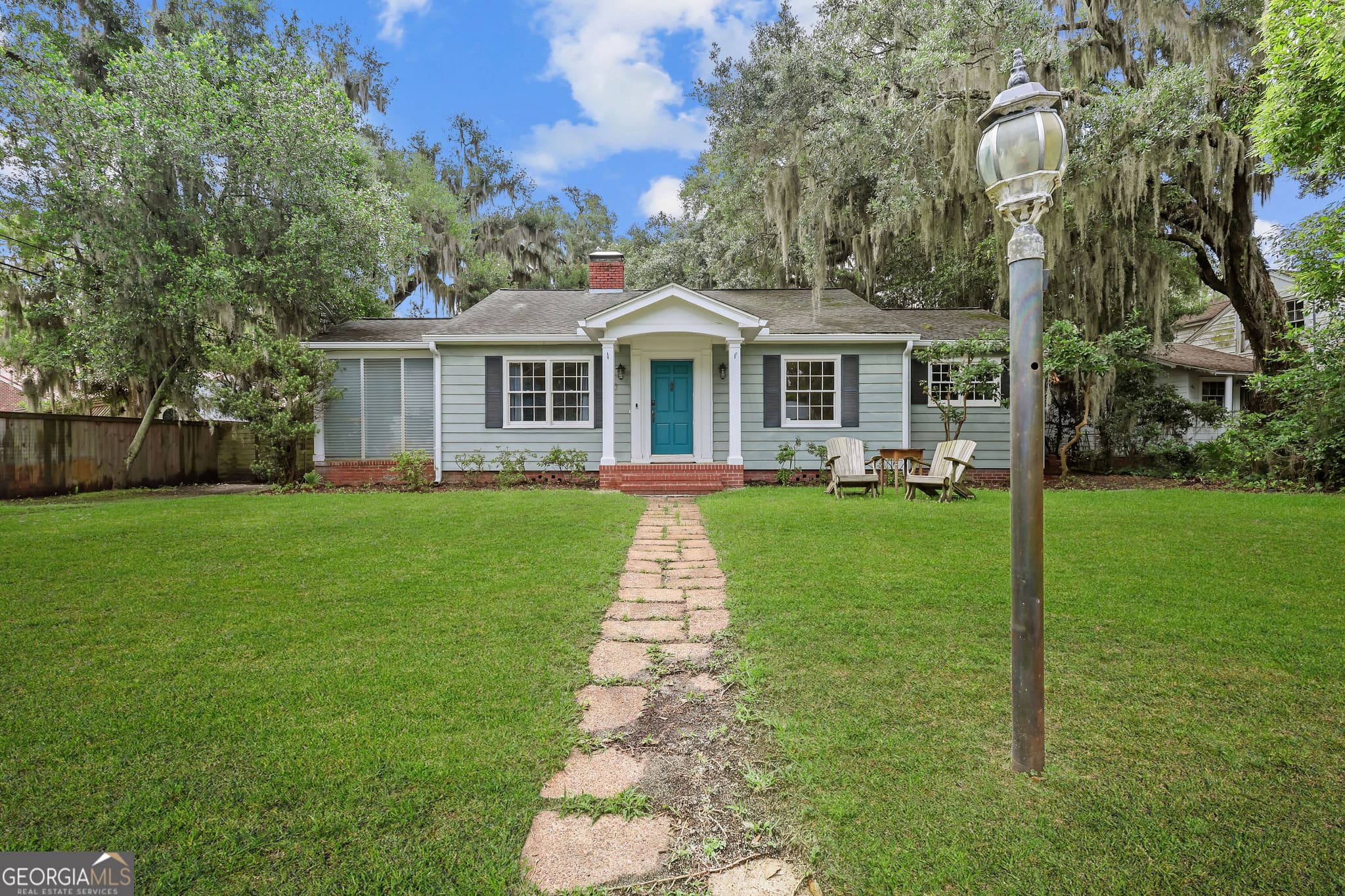 2 bedroom, 1 bathroom, 1,375 sq ft single family residence sold at 2016 Ash Avenue, Brunswick, GA 31520