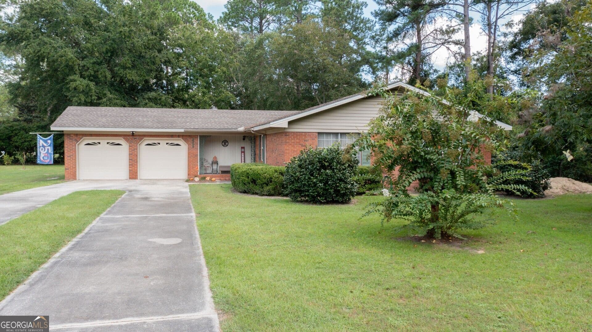 3 bedroom, 2 bathroom, 1,570 sq ft single family residence for sale at 2300 Walnut Lane, Waycross, GA 31501