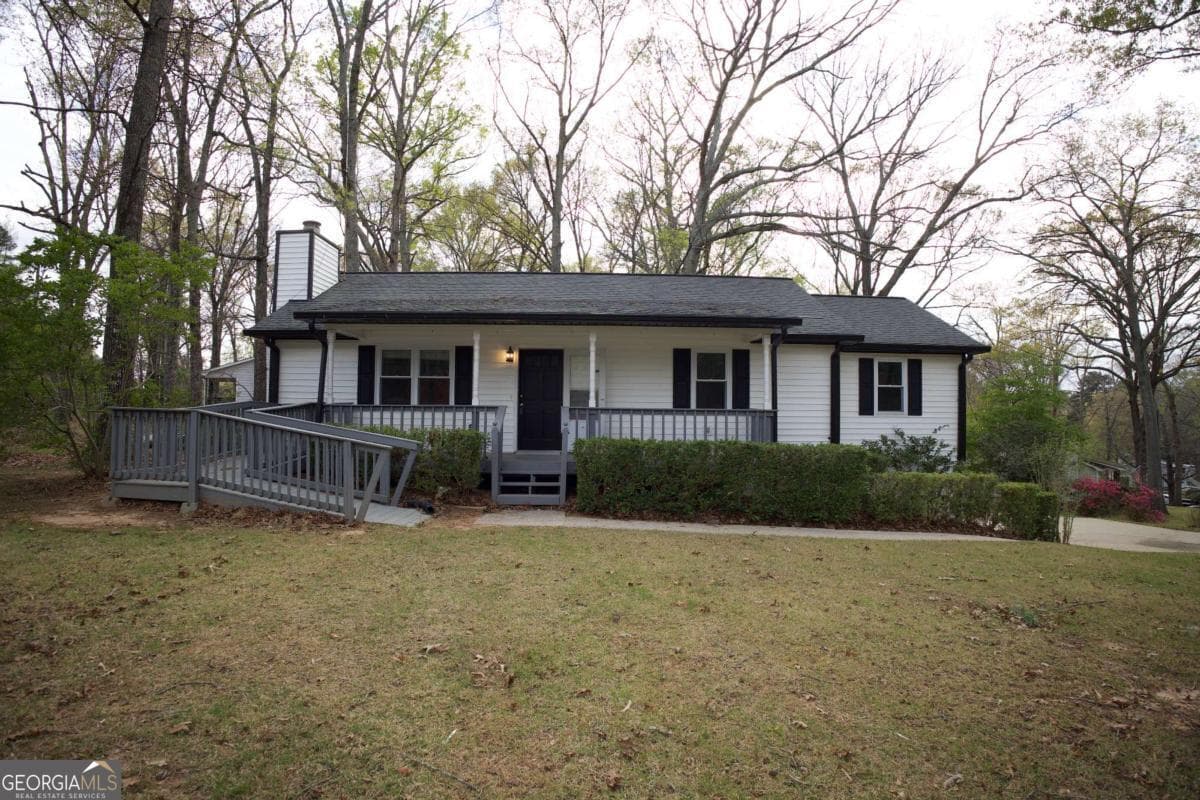 3 bedroom, 3 bathroom, 2,404 sq ft single family residence sold at 2955 Flowers Drive, Douglasville, GA 30135