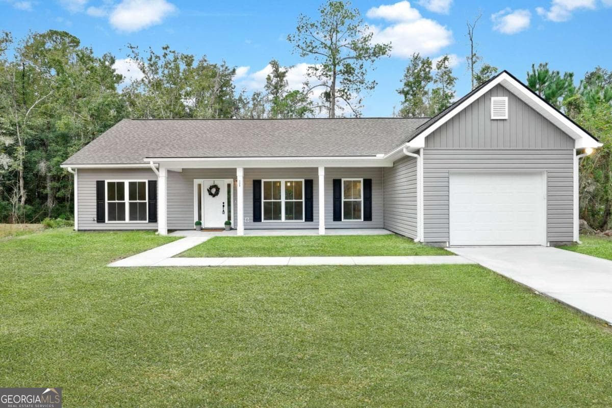 3 bedroom, 2 bathroom, 1,700 sq ft single family residence for sale at 124 Creekwood Circle, Kingsland, GA 31548