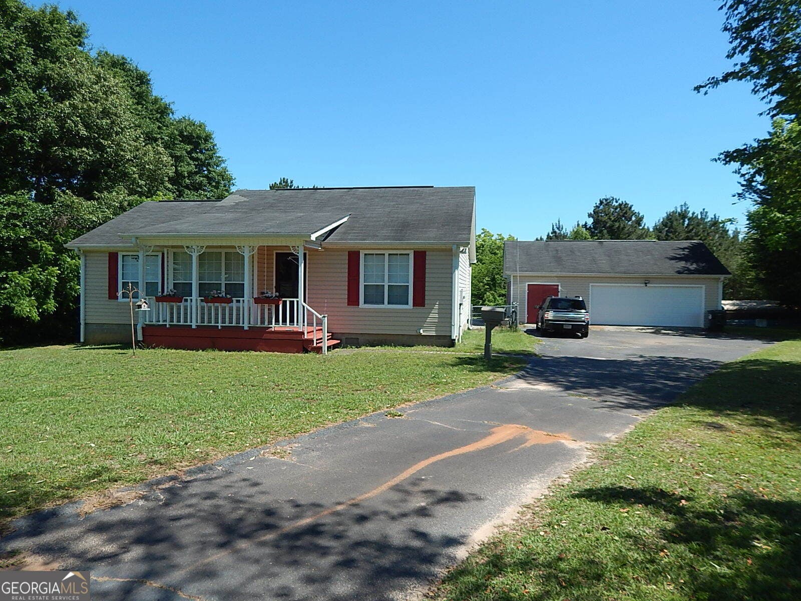 3 bedroom, 2 bathroom, 1,222 sq ft single family residence sold at 589 Burnett Road, Byron, GA 31008