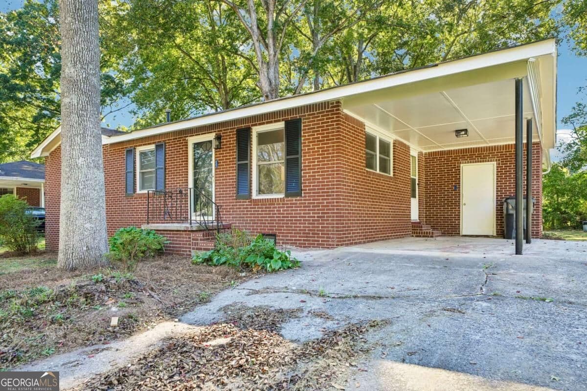 4 bedroom, 2 bathroom, 1,395 sq ft single family residence for sale at 493 Shady Lane, Forest Park, GA 30297