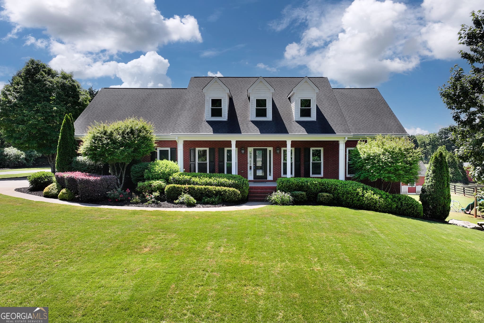 6 bedroom, 3.5 bathroom, 5,394 sq ft single family residence sold at 11157 Lewis Braselton Boulevard, Braselton, GA 30517