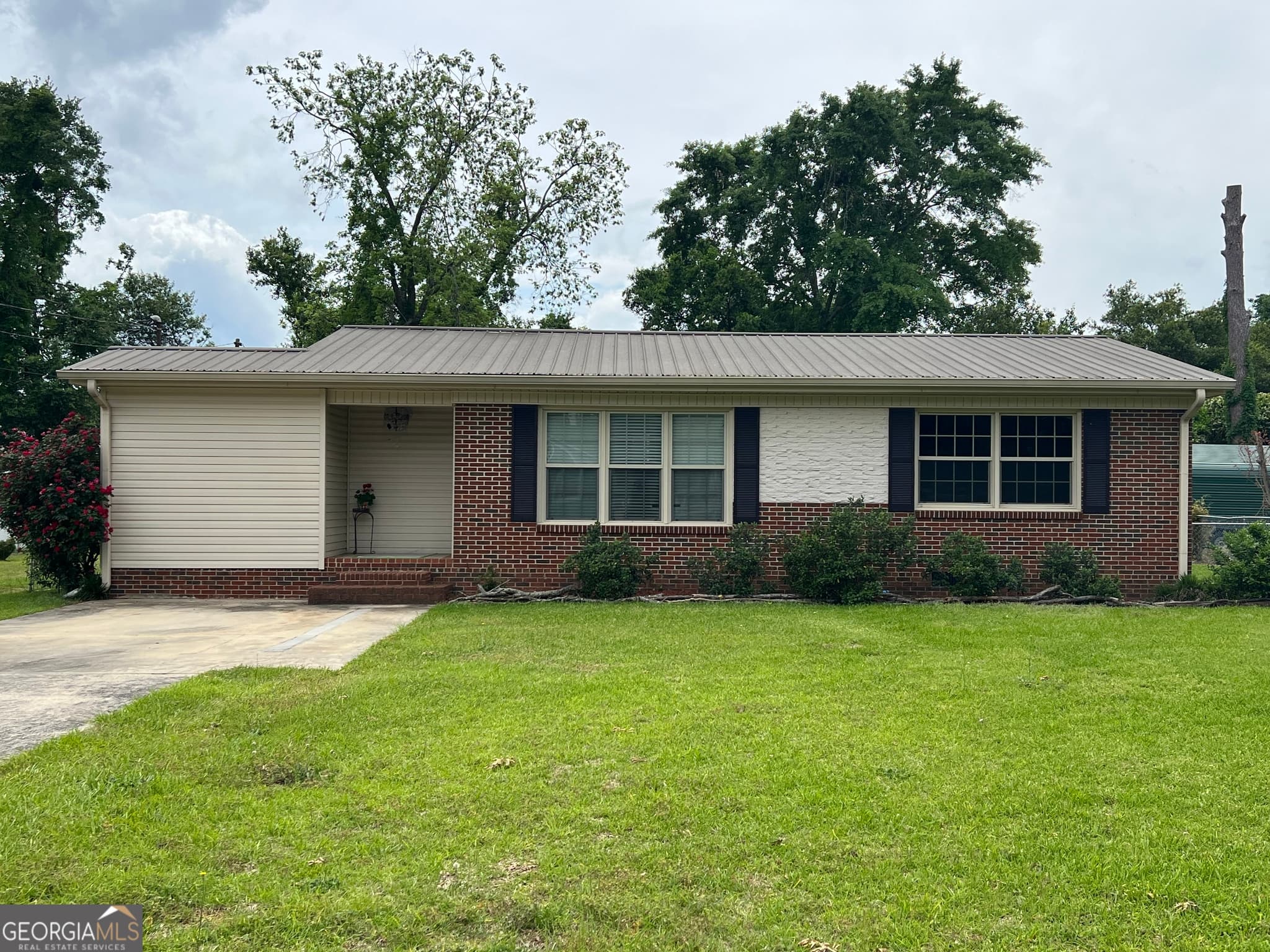 3 bedroom, 1.5 bathroom, 1,153 sq ft single family residence sold at 1704 Woodrow Avenue, Dublin, GA 31021