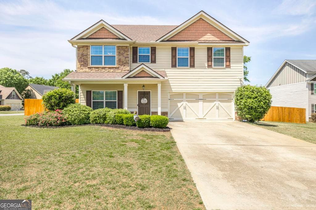 4 bedroom, 2.5 bathroom, 2,290 sq ft single family residence sold at 100 Taconic Court, Bonaire, GA 31005