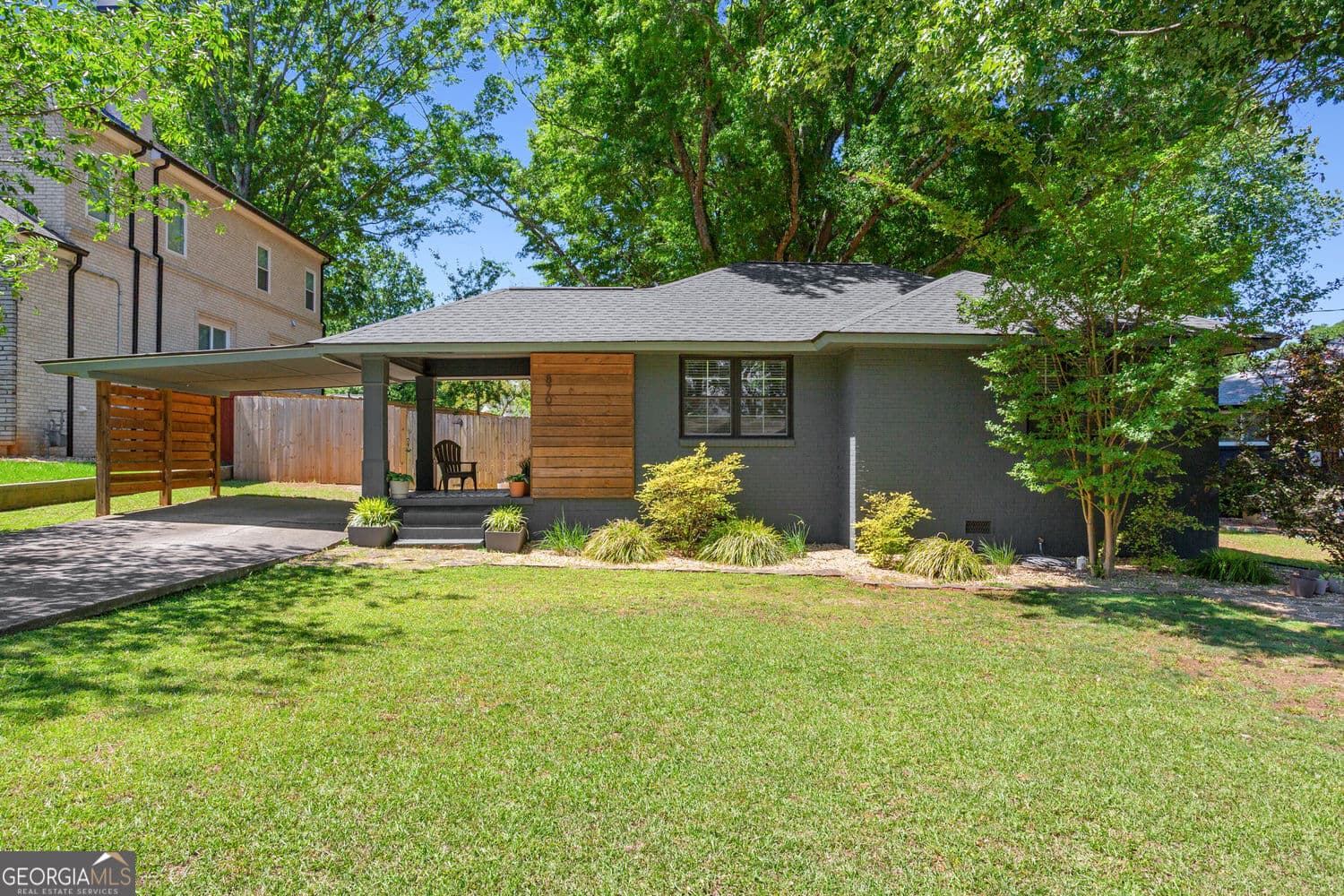 2 bedroom, 1 bathroom, 846 sq ft single family residence sold at 870 Wayland Court, Smyrna, GA 30080