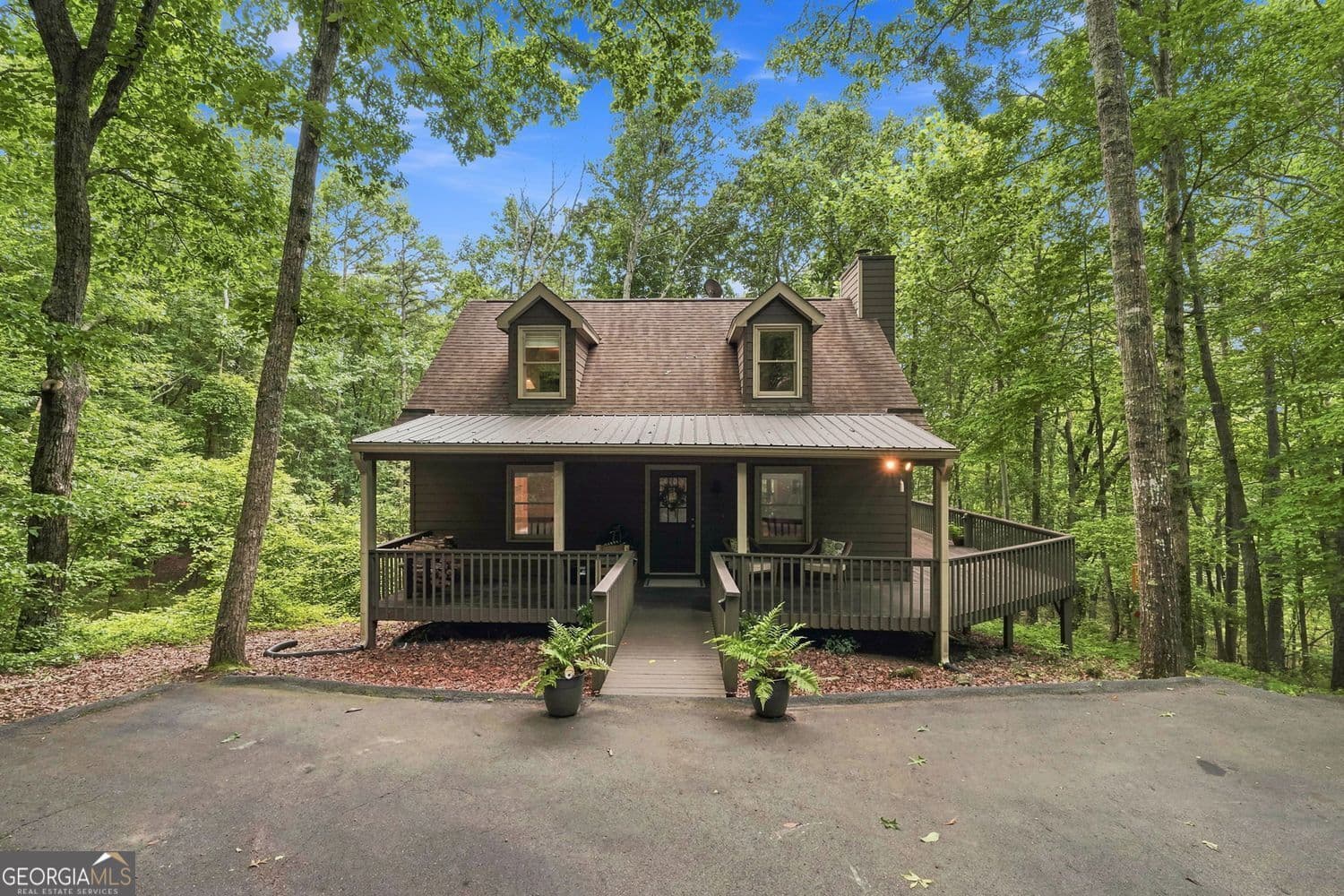 3 bedroom, 3 bathroom, 1,885 sq ft cabin,single family residence for sale at 21 Yearling Lane, Big Canoe, GA 30143