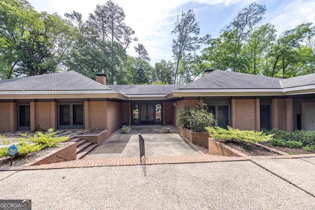 3 bedroom, 4.5 bathroom, 4,638 sq ft single family residence under contract at 2718 Averett Drive, Columbus, GA 31906
