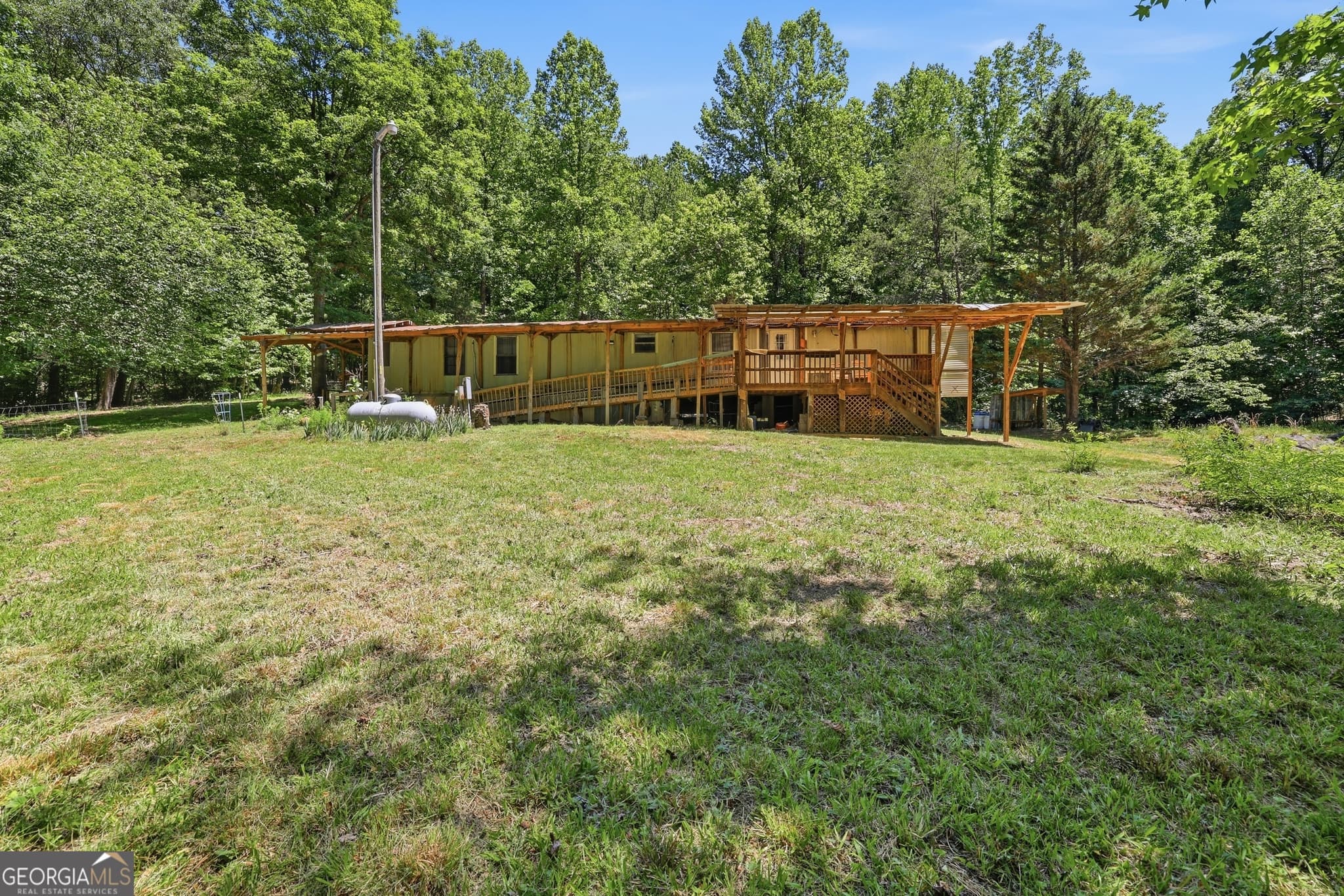 3 bedroom, 2 bathroom, 1,646 sq ft manufactured home,single family residence sold at 125 King Bird Drive, Cleveland, GA 30528