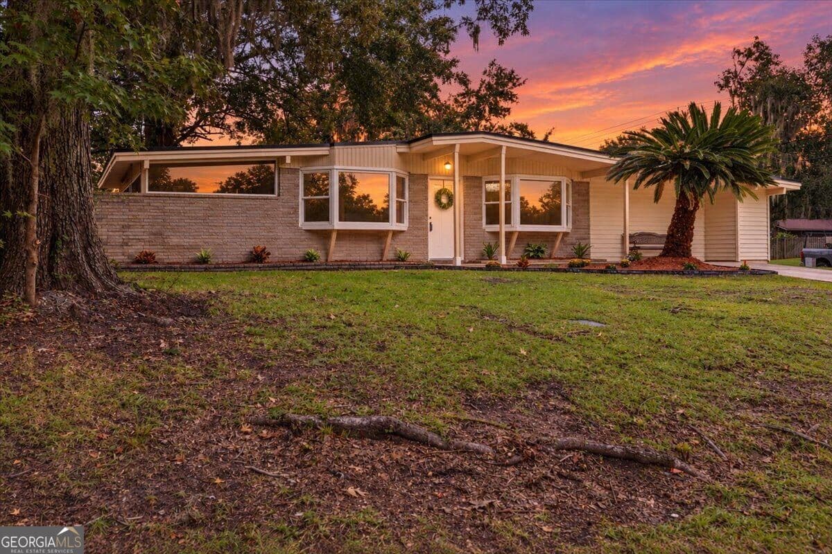 4 bedroom, 2 bathroom, 1,995 sq ft single family residence for sale at 321 Briarcliff Circle, Savannah, GA 31419