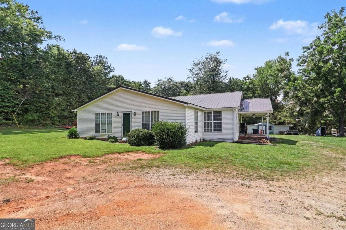 2 bedroom, 1.5 bathroom, 1,400 sq ft single family residence for sale at 88 Old Waco Road, Bremen, GA 30110