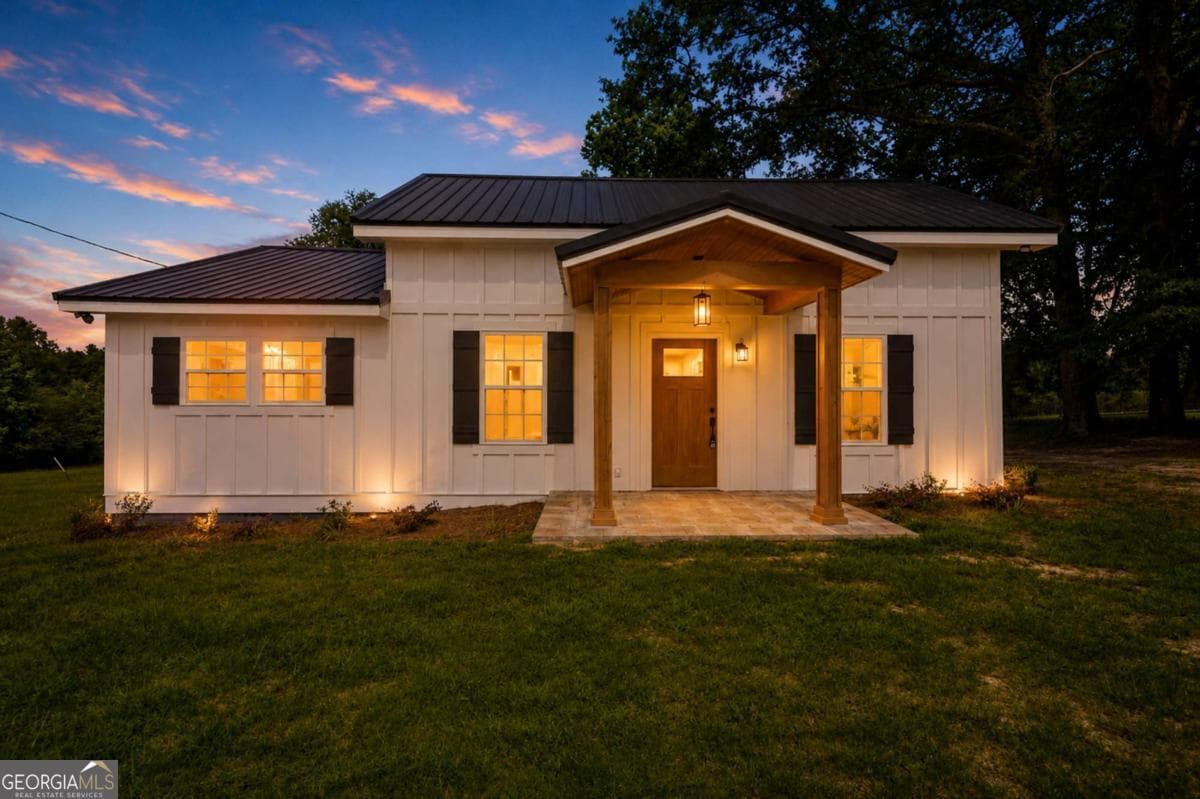 2 bedroom, 2 bathroom, 1,380 sq ft single family residence for sale at 203 Main Street, Toomsboro, GA 31090