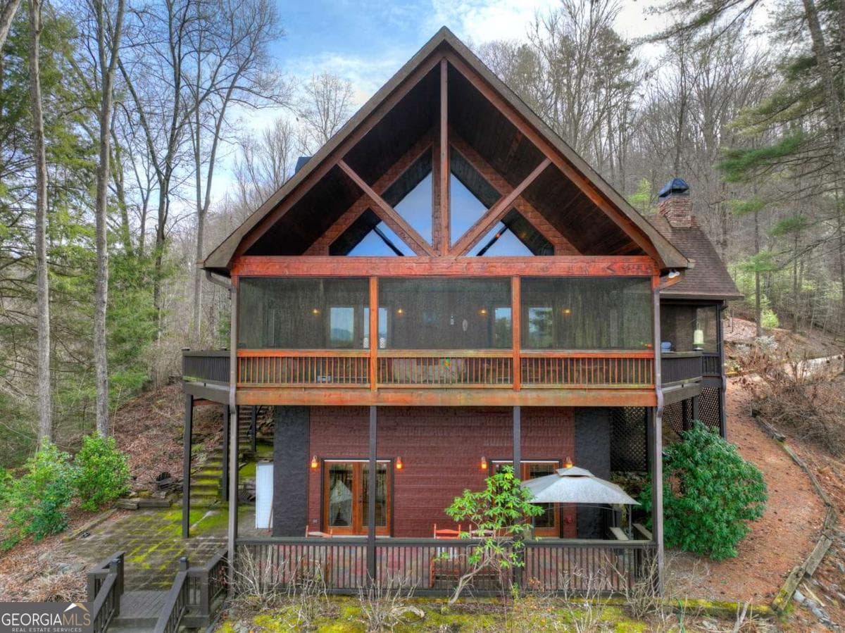 4 bedroom, 3 bathroom, 3,000 sq ft cabin,single family residence sold at 71 Rising Fawn Drive, Mineral Bluff, GA 30559