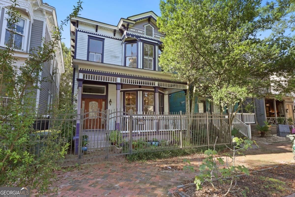 3 bedroom, 2.5 bathroom, 1,887 sq ft single family residence for sale at 209 W 38Th Street, Savannah, GA 31401