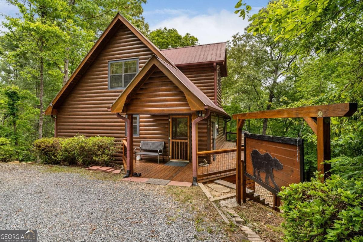 3 bedroom, 3 bathroom, 1,690 sq ft cabin,single family residence sold at 294 Oakwood Trail, Mineral Bluff, GA 30559