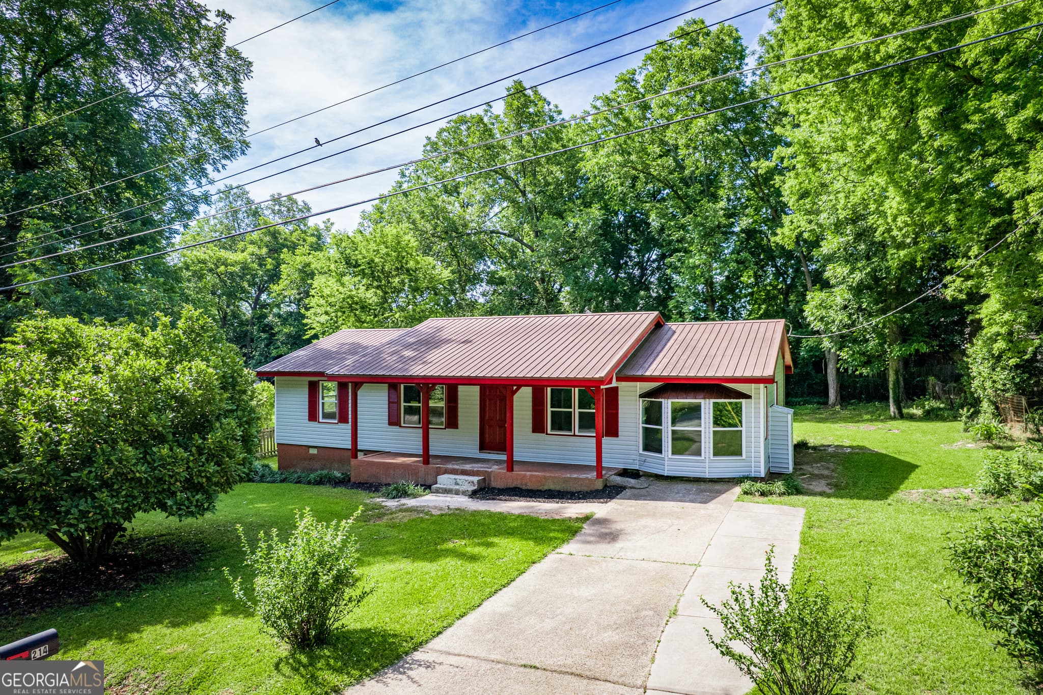 3 bedroom, 2 bathroom, 1,530 sq ft single family residence sold at 214 Oak Ridge Drive, Byron, GA 31008