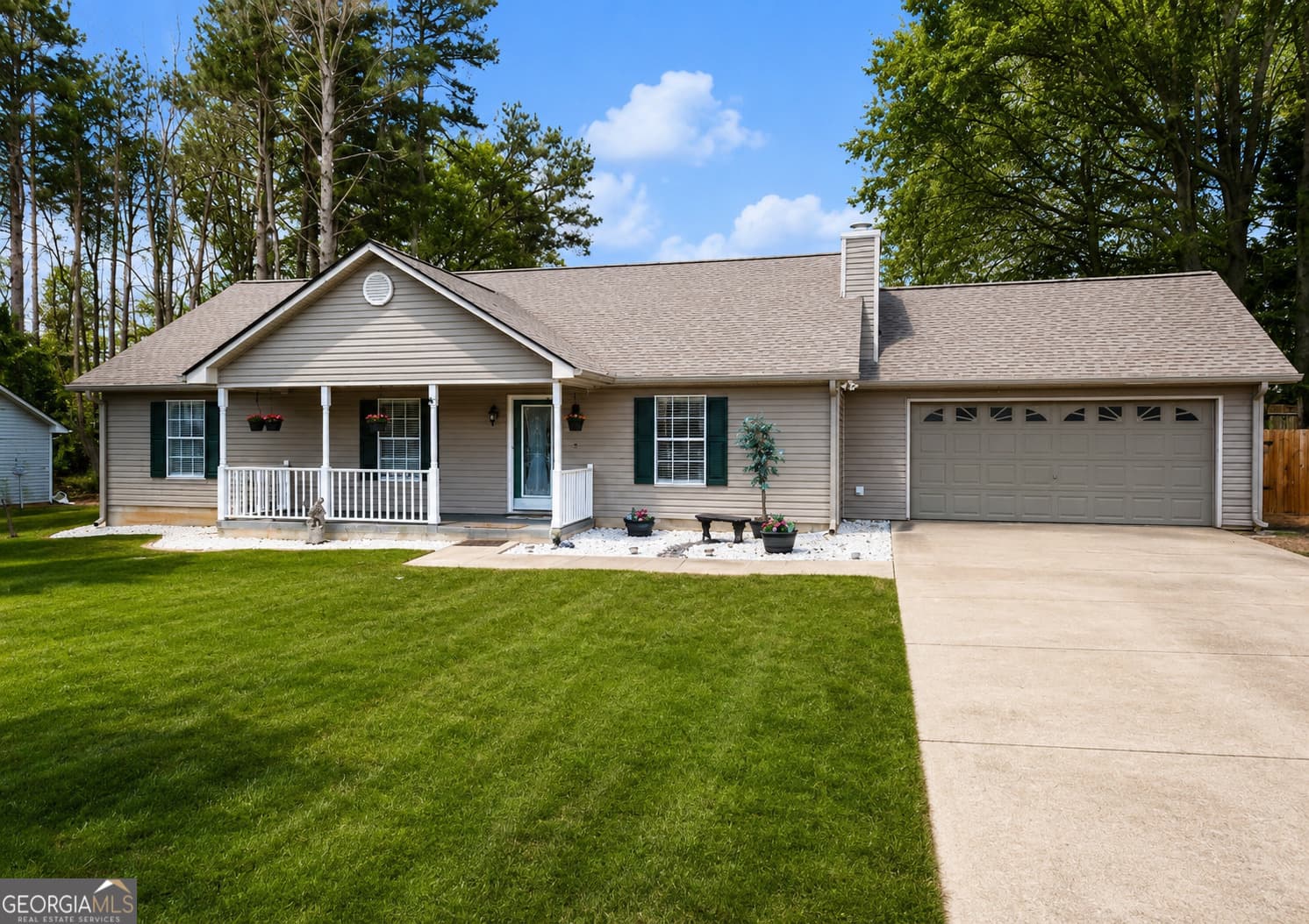 3 bedroom, 2 bathroom, 1,435 sq ft single family residence for sale at 932 Century Oak Drive, Winder, GA 30680