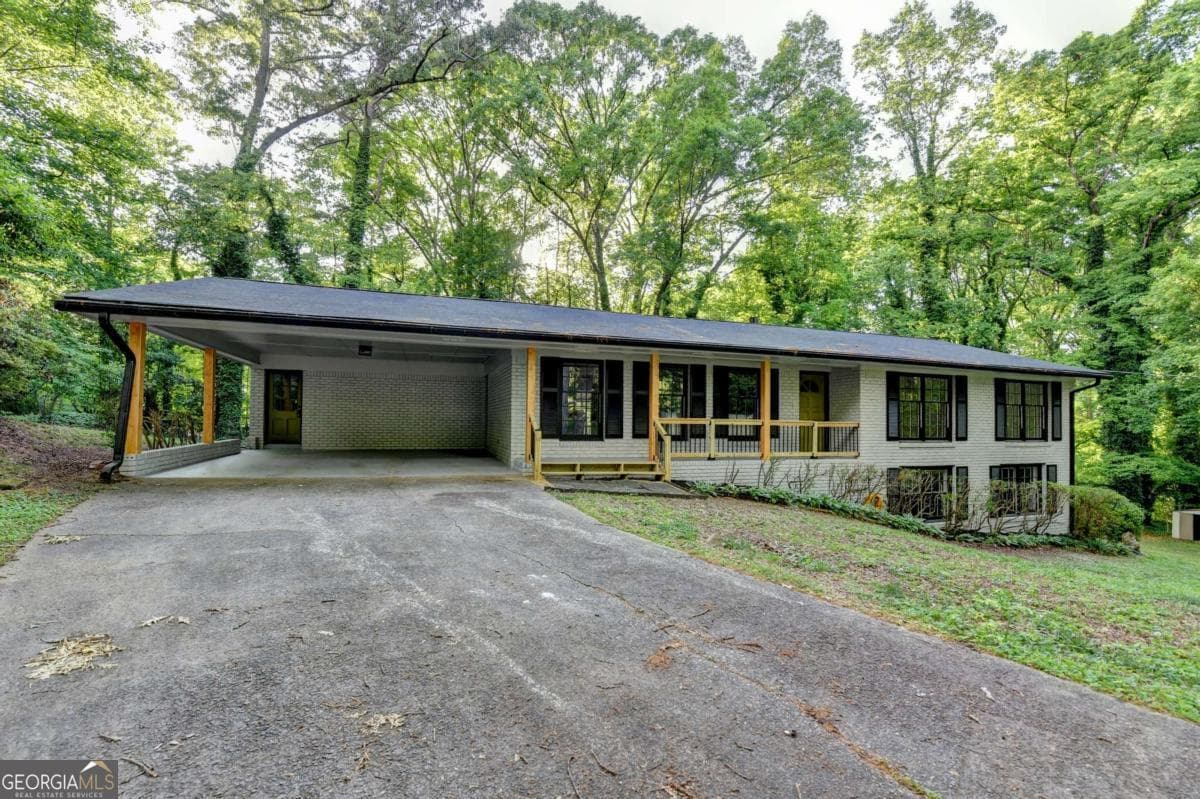3 bedroom, 3 bathroom, 2,460 sq ft single family residence sold at 1300 Lavista Drive, Mableton, GA 30126
