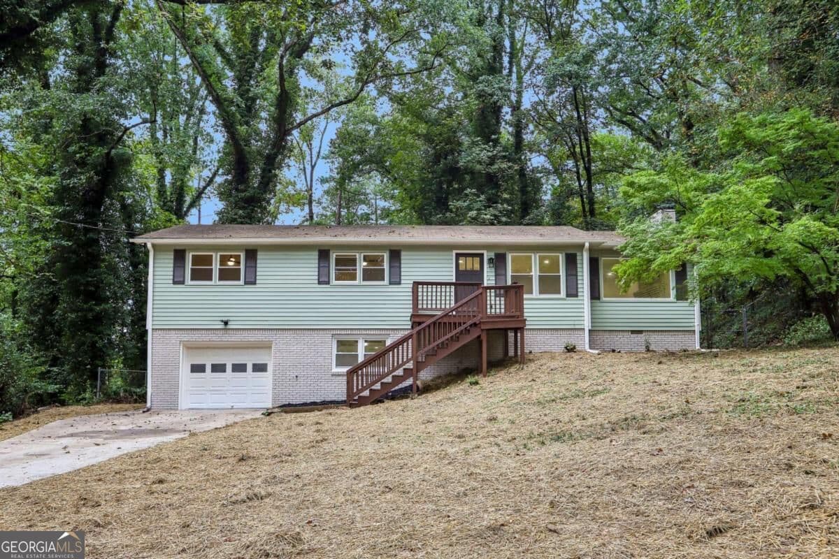 3 bedroom, 2 bathroom, 1,656 sq ft single family residence for sale at 250 King Arthur Drive, Woodstock, GA 30189
