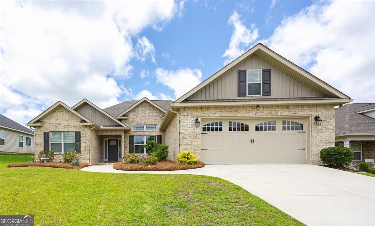 4 bedroom, 2 bathroom, 1,953 sq ft single family residence sold at 207 Creek Ridge Drive, Warner Robins, GA 31088