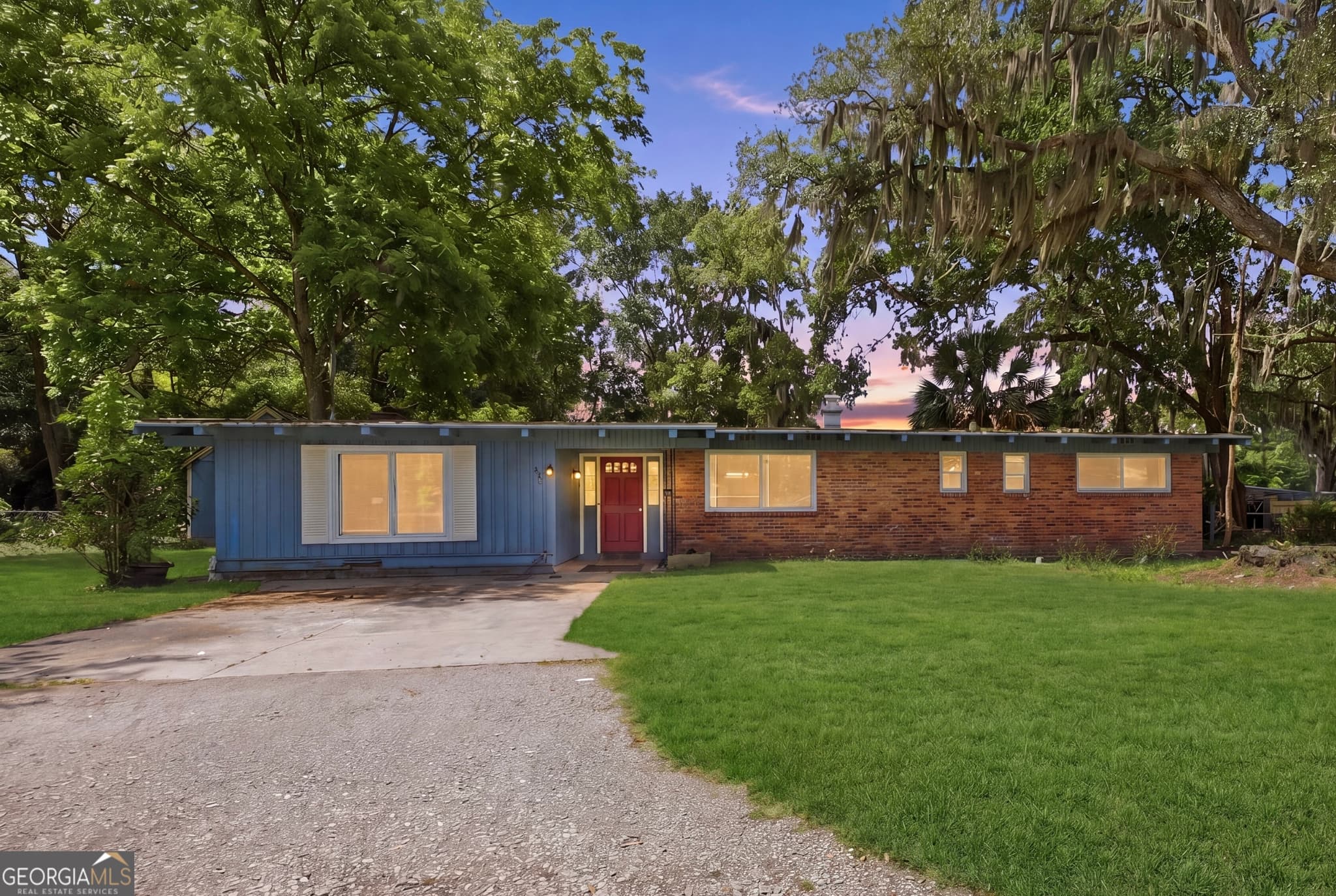 4 bedroom, 3 bathroom, 2,072 sq ft mixed use for sale at 213 Chippewa Drive, Savannah, GA 31406