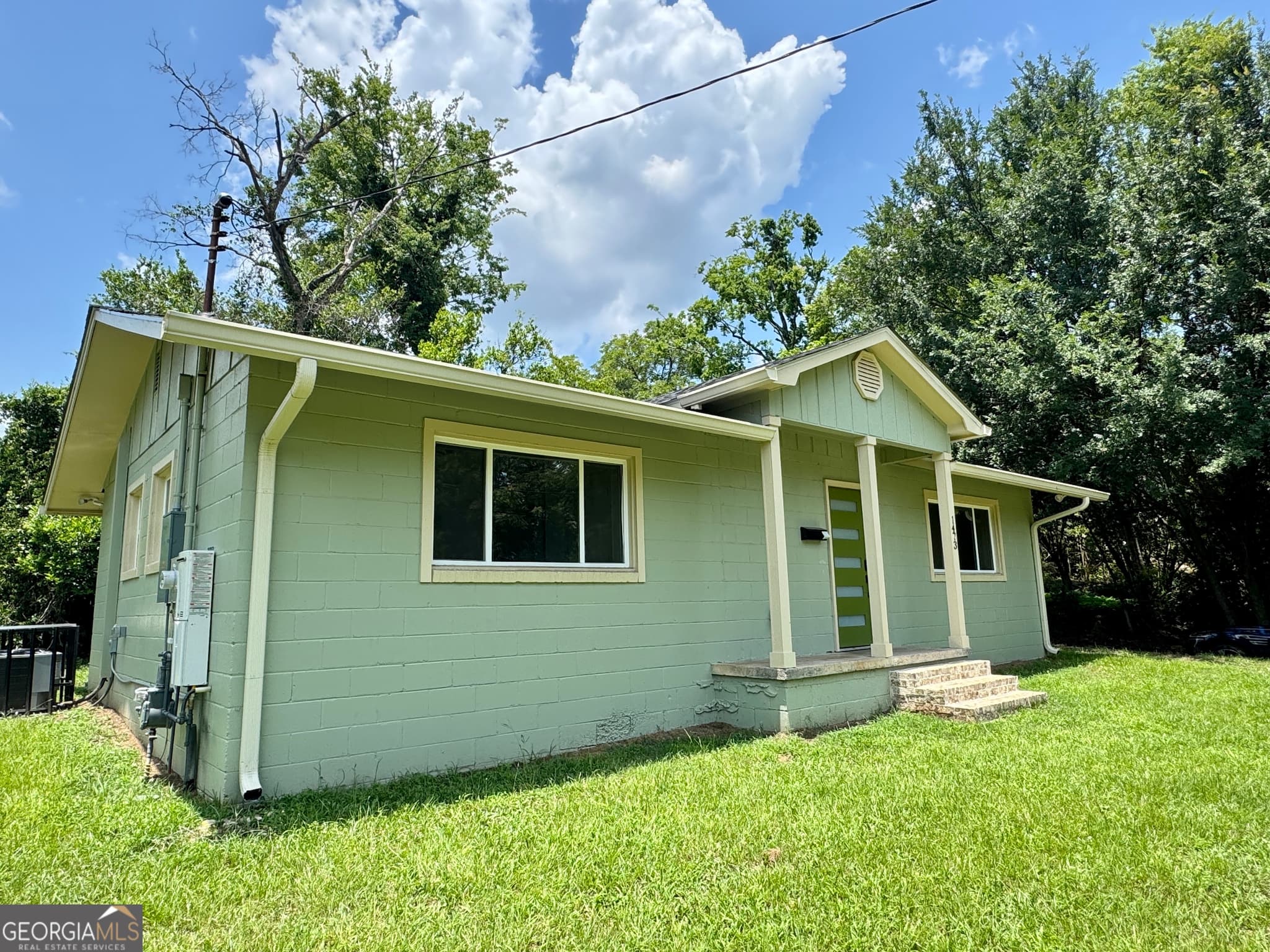 3 bedroom, 2 bathroom, 1,047 sq ft single family residence for rent at 1473 Calhoun Street Lane, Macon, GA 31201 for $1,450 a month