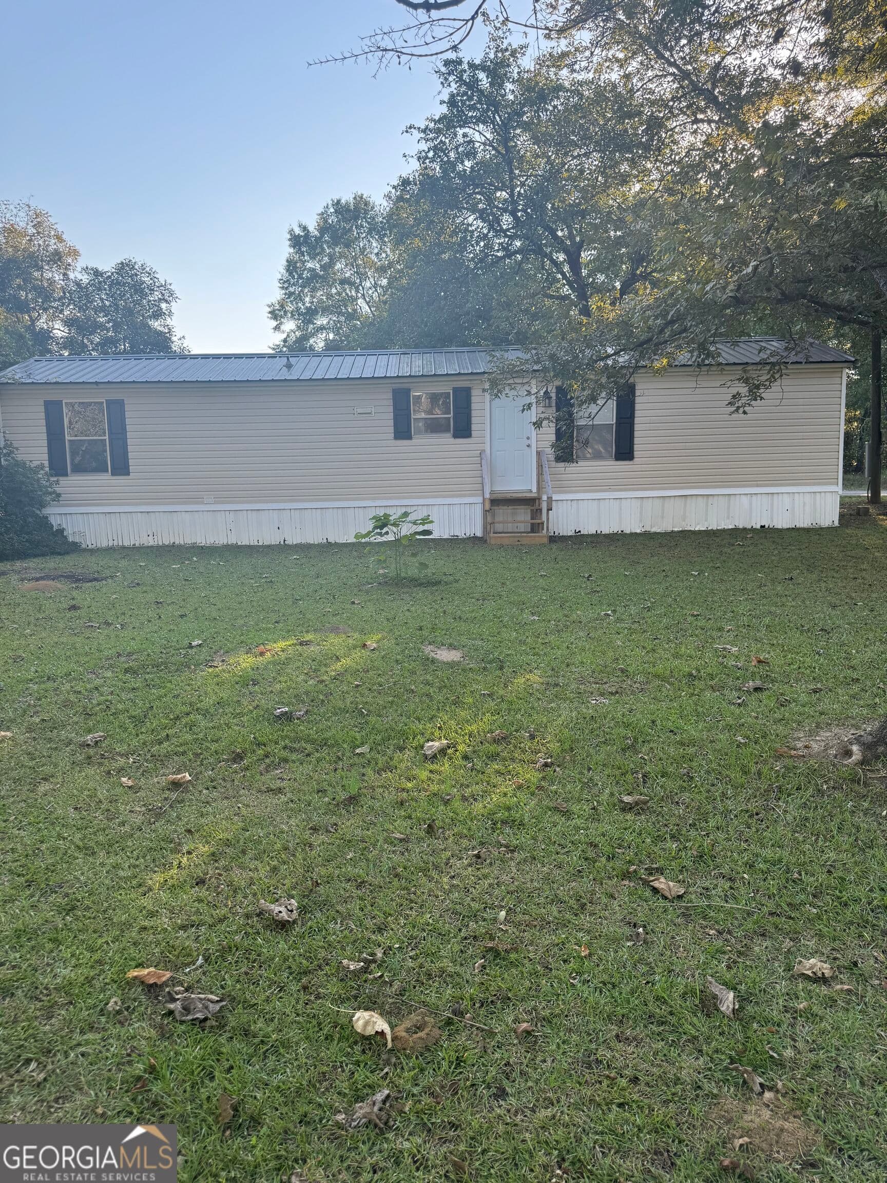 2 bedroom, 1 bathroom, 728 sq ft manufactured home,single family residence under contract at 955 Pinehill Road, Dublin, GA 31021