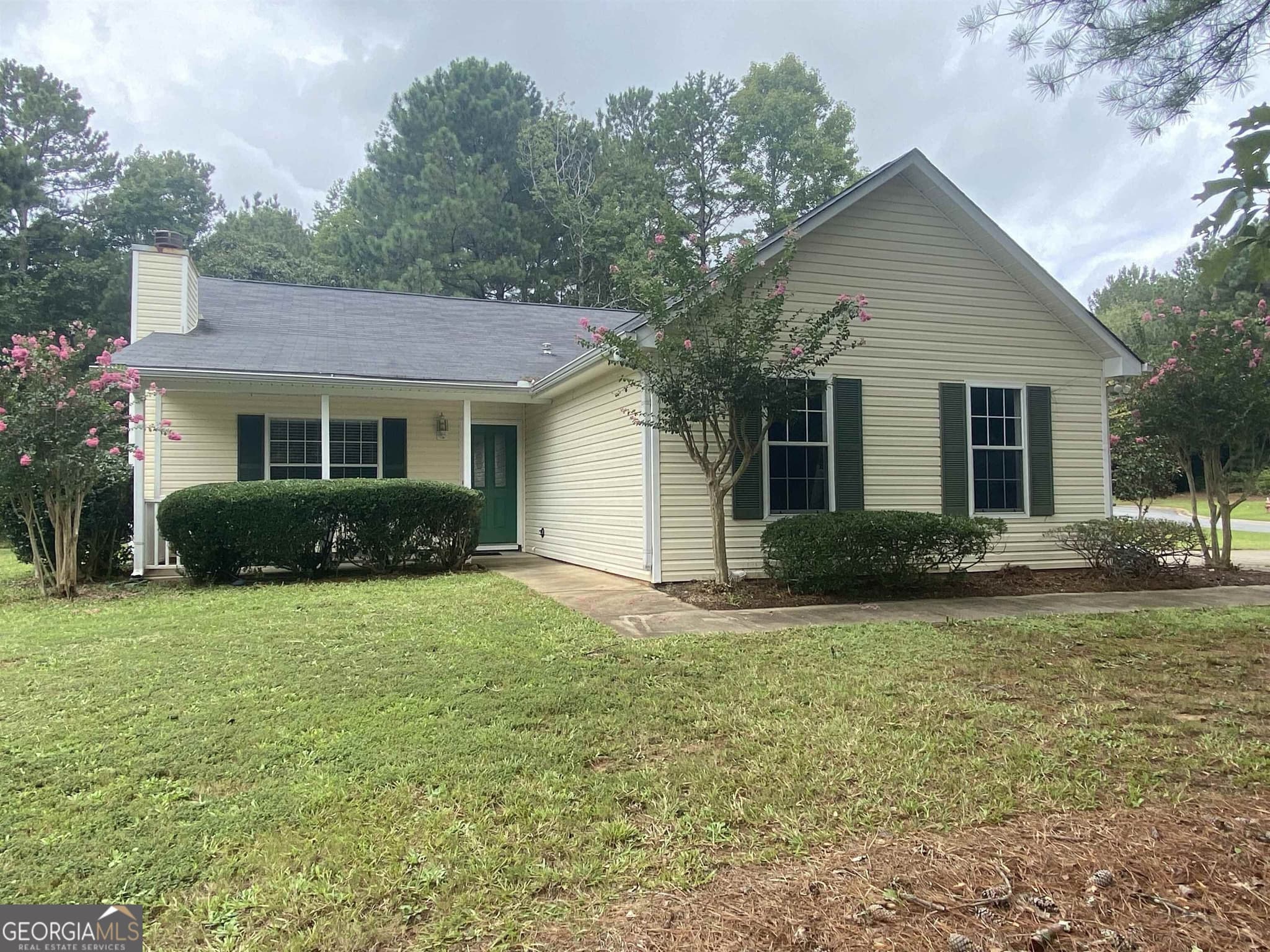 3 bedroom, 2 bathroom, 1,500 sq ft single family residence for sale at 6 Saddlebrook Chase, Senoia, GA 30276