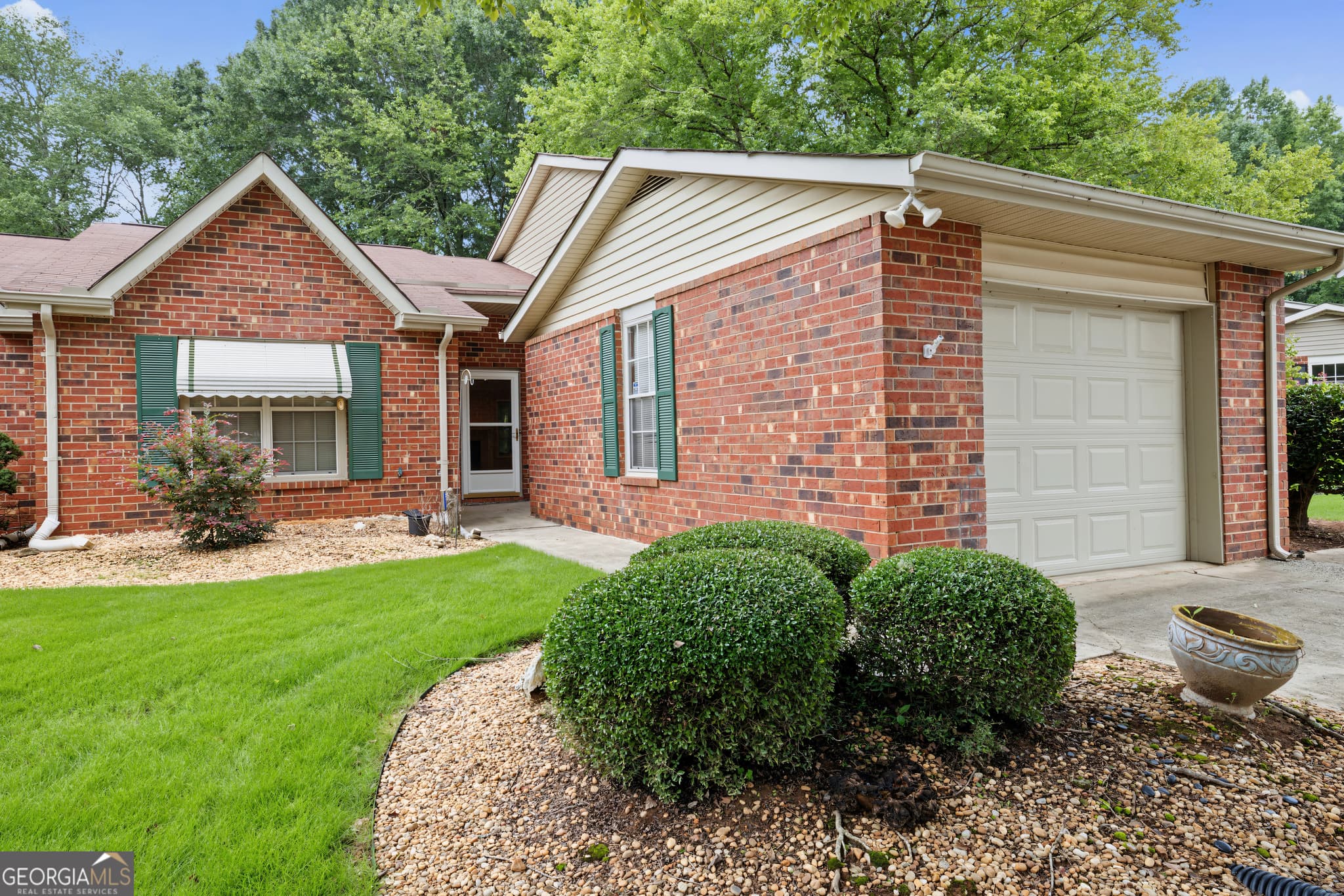 2 bedroom, 2 bathroom, 1,725 sq ft single family residence for sale at 265 Lagrange Court, Fayetteville, GA 30214
