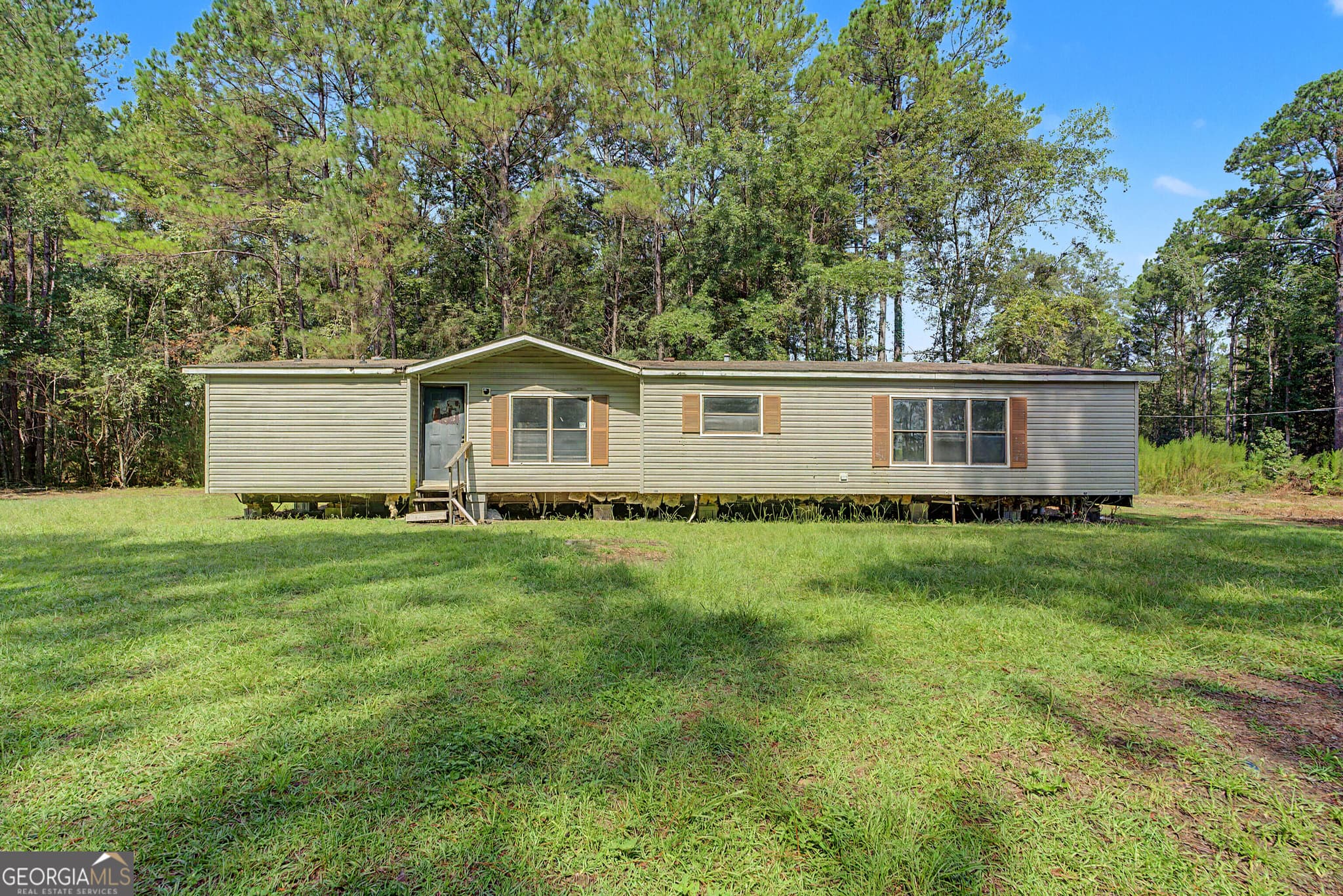 3 bedroom, 2 bathroom, 1,700 sq ft manufactured home,single family residence under contract at 729 Reedsville Road, Clyo, GA 31303