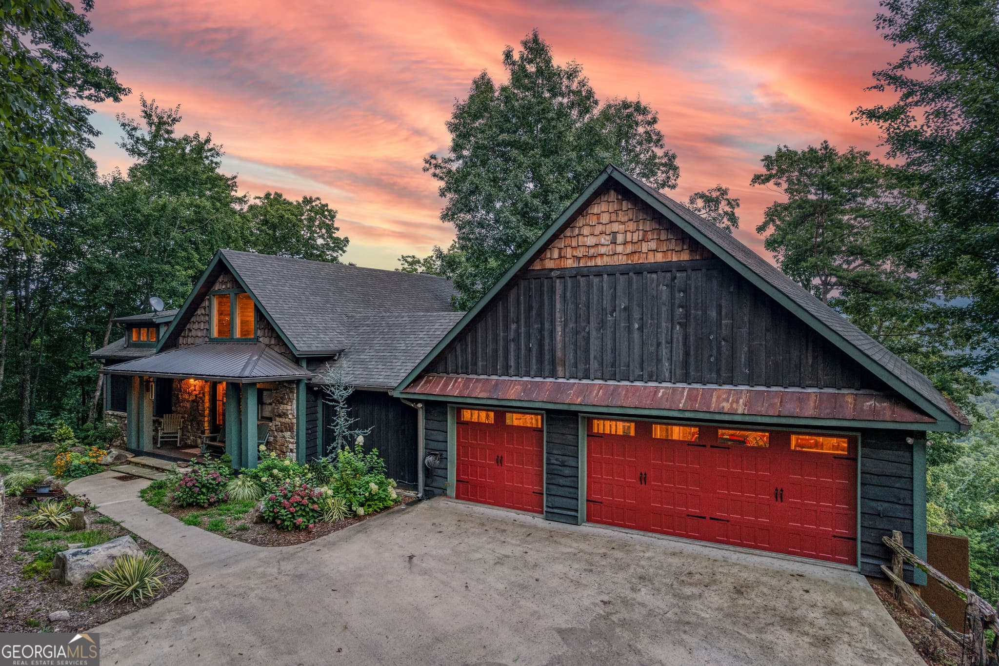 3 bedroom, 3 bathroom, 3,352 sq ft cabin,single family residence for sale at 280 Point Of View Road, Blue Ridge, GA 30513