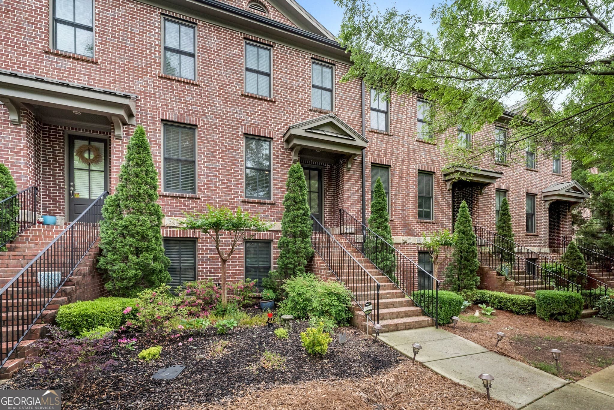 3 bedroom, 3.5 bathroom, 2,388 sq ft townhouse sold at 2038 Heathermere Way, Roswell, GA 30075