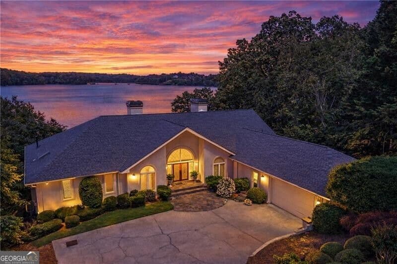 6 bedroom, 5.5 bathroom, 6,265 sq ft single family residence for sale at 2917 Pointe Drive, Gainesville, GA 30506