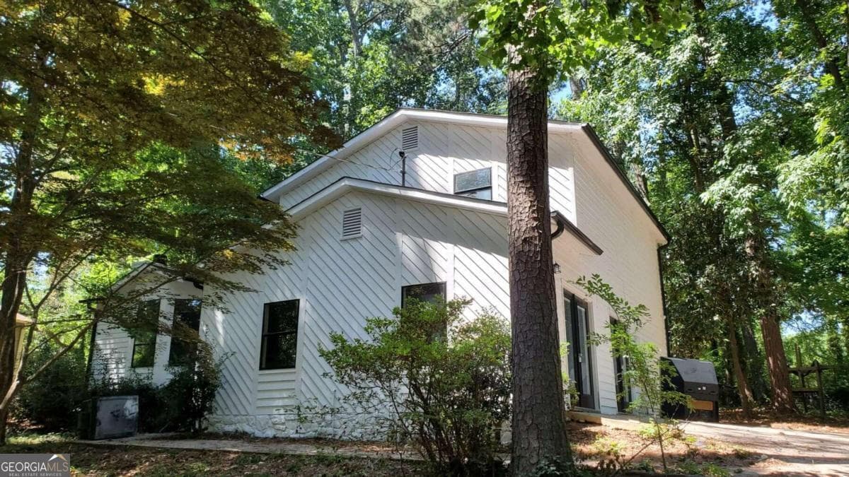3 bedroom, 2.5 bathroom, 2,689 sq ft single family residence for sale at 209 Mill Ridge Court, Lawrenceville, GA 30046