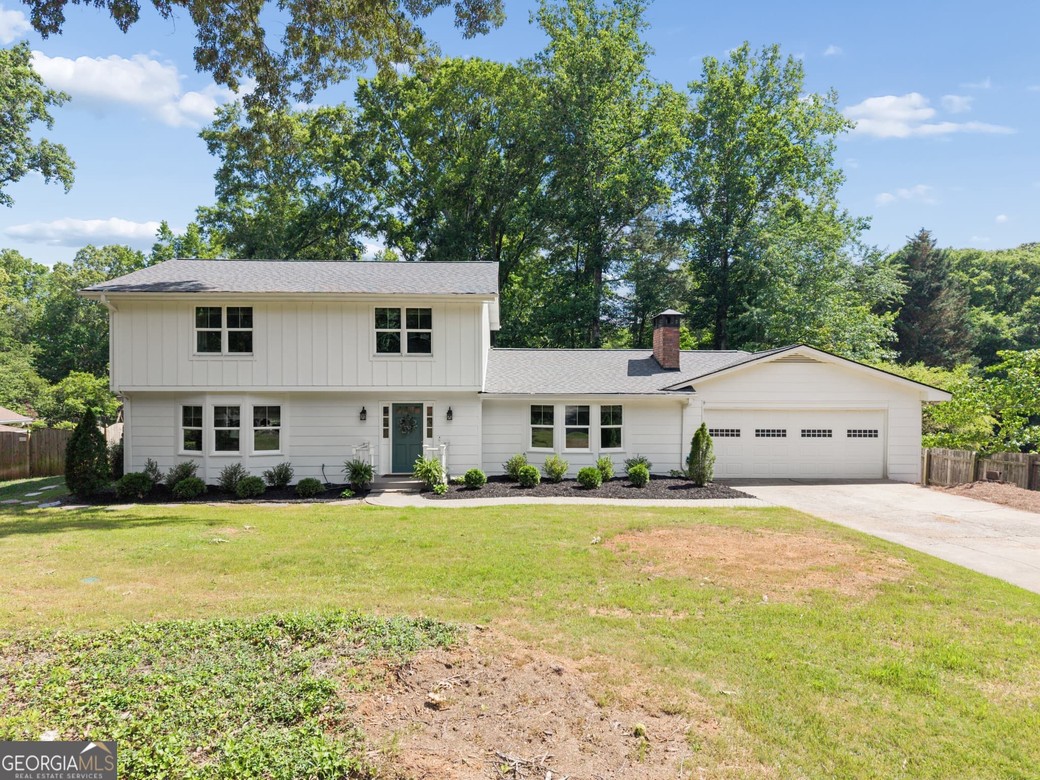 4 bedroom, 2.5 bathroom, 2,613 sq ft single family residence sold at 670 Lake Charles Way, Roswell, GA 30075
