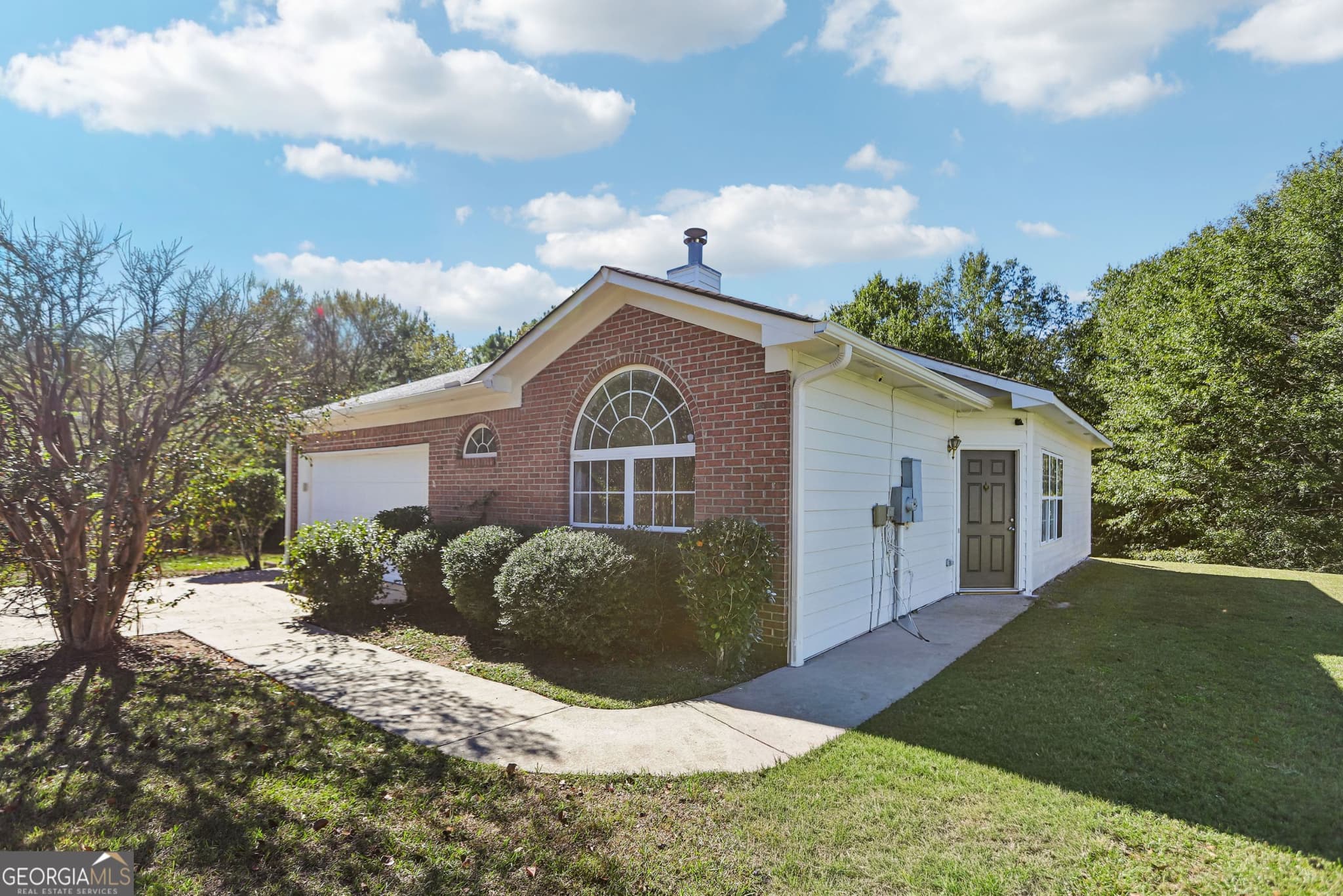 3 bedroom, 2 bathroom, 1,386 sq ft single family residence for sale at 387 Apple Blossom Way, Macon, GA 31217