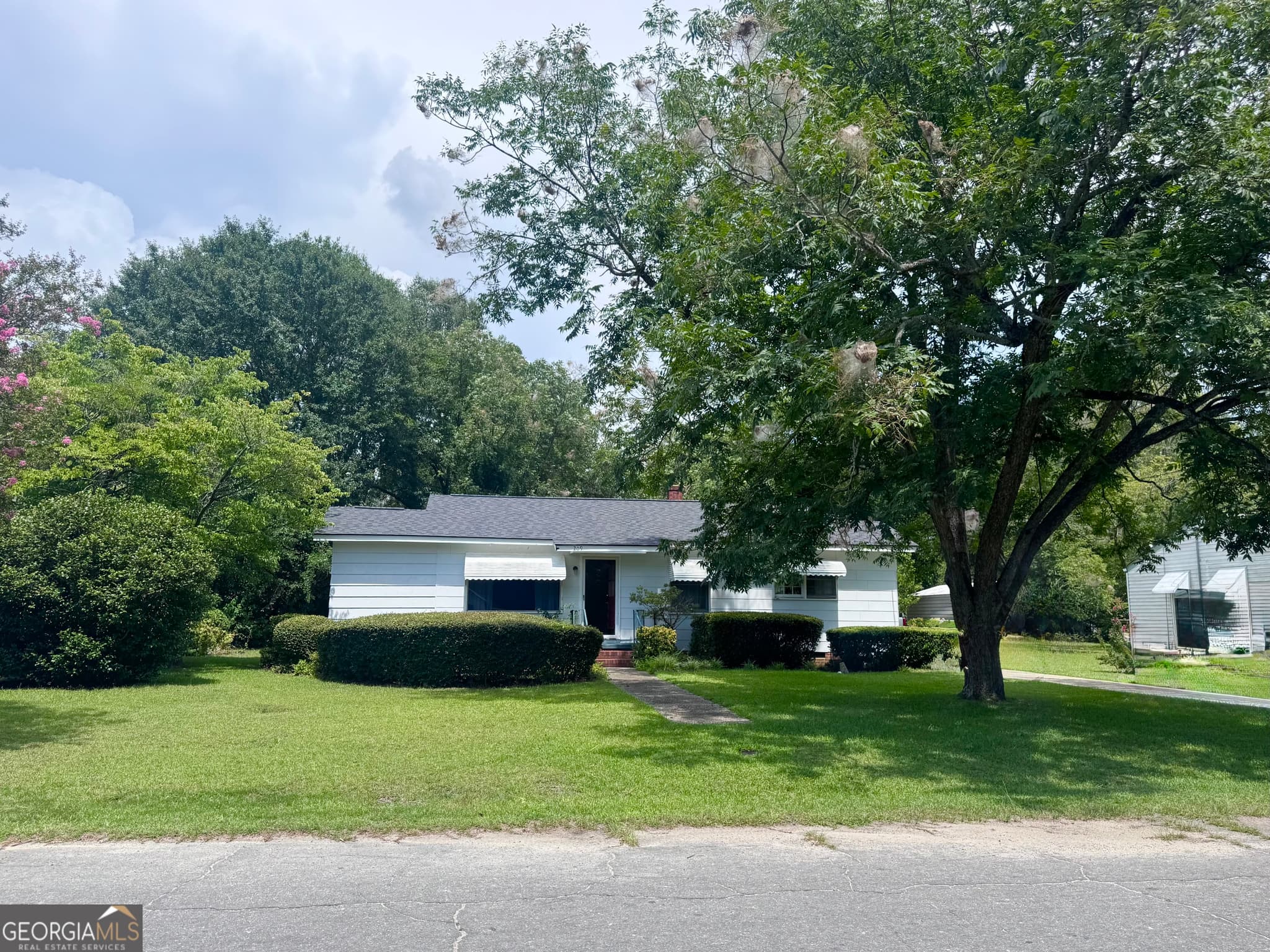 1 bedroom, 1 bathroom, 960 sq ft single family residence under contract at 209 Vernon Street, Dublin, GA 31021