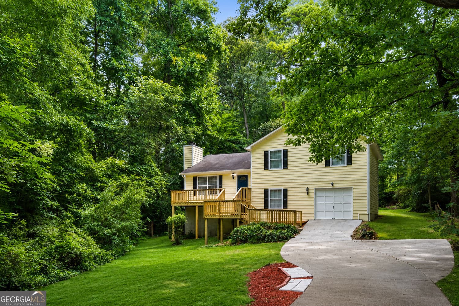 3 bedroom, 2 bathroom, 1,624 sq ft single family residence for sale at 116 Stagecoach Trail, Stockbridge, GA 30281