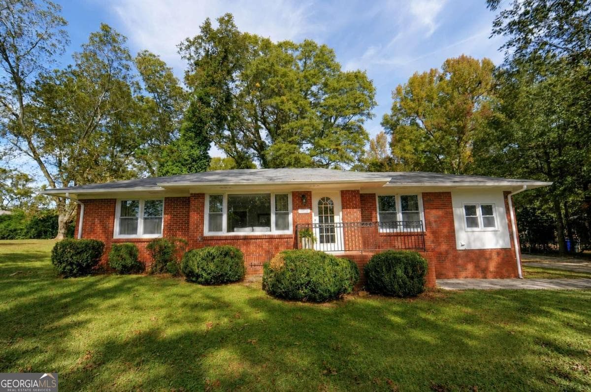 3 bedroom, 2 bathroom, 1,334 sq ft single family residence sold at 370 Georgia Avenue, Fayetteville, GA 30214