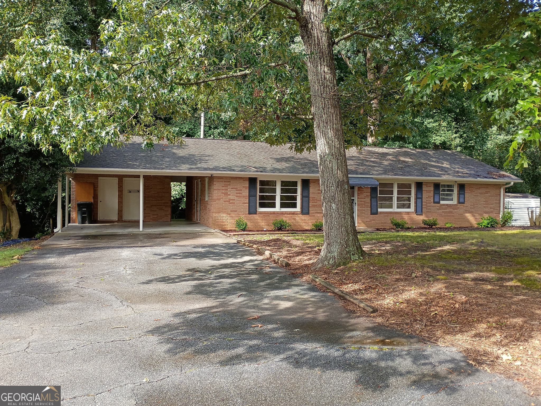 4 bedroom, 2 bathroom, 1,500 sq ft single family residence for sale at 70 Fifth Street, Hartwell, GA 30643