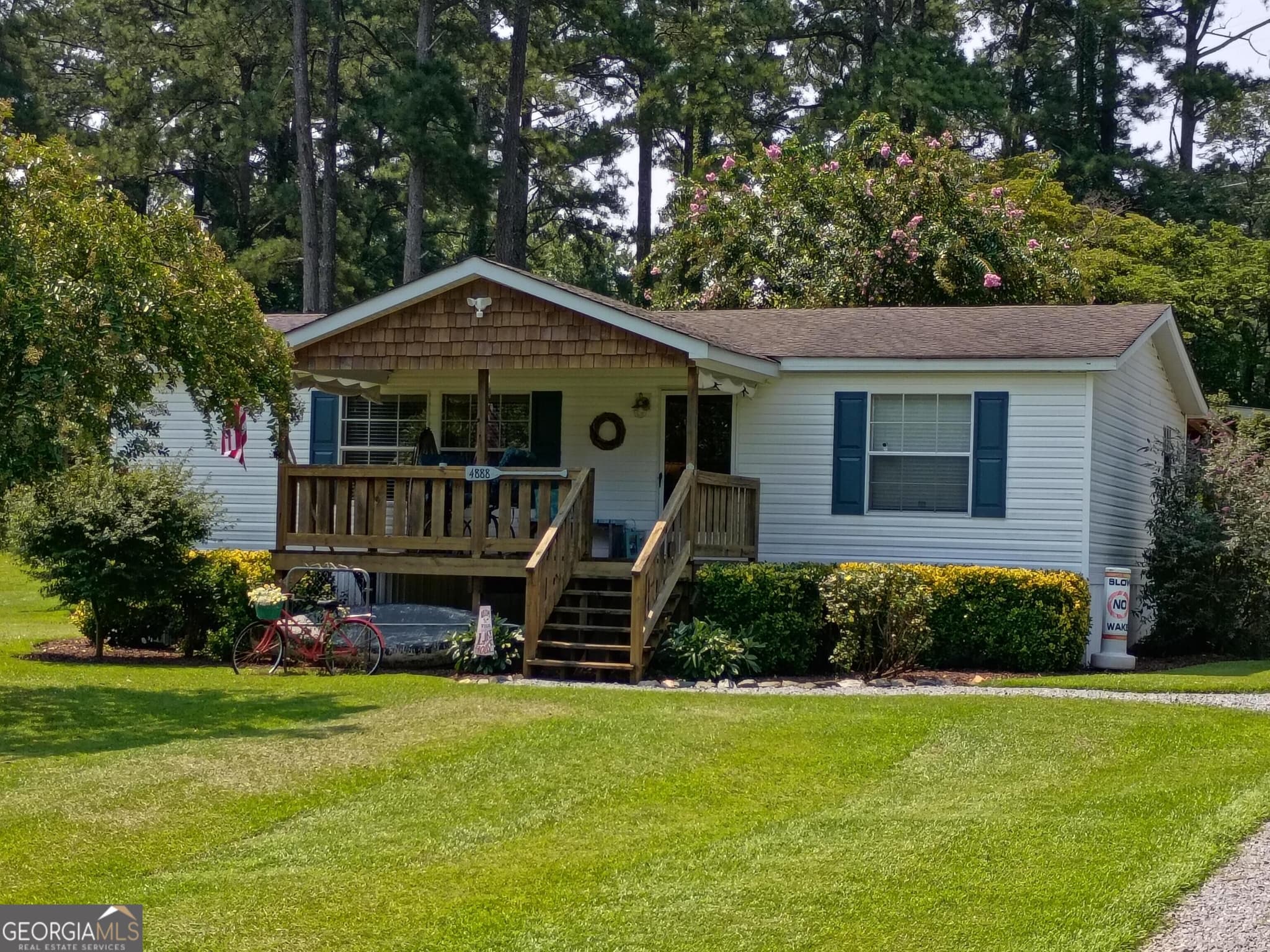 2 bedroom, 2 bathroom, 1,120 sq ft single family residence for sale at 4888 Allen Circle, Acworth, GA 30102