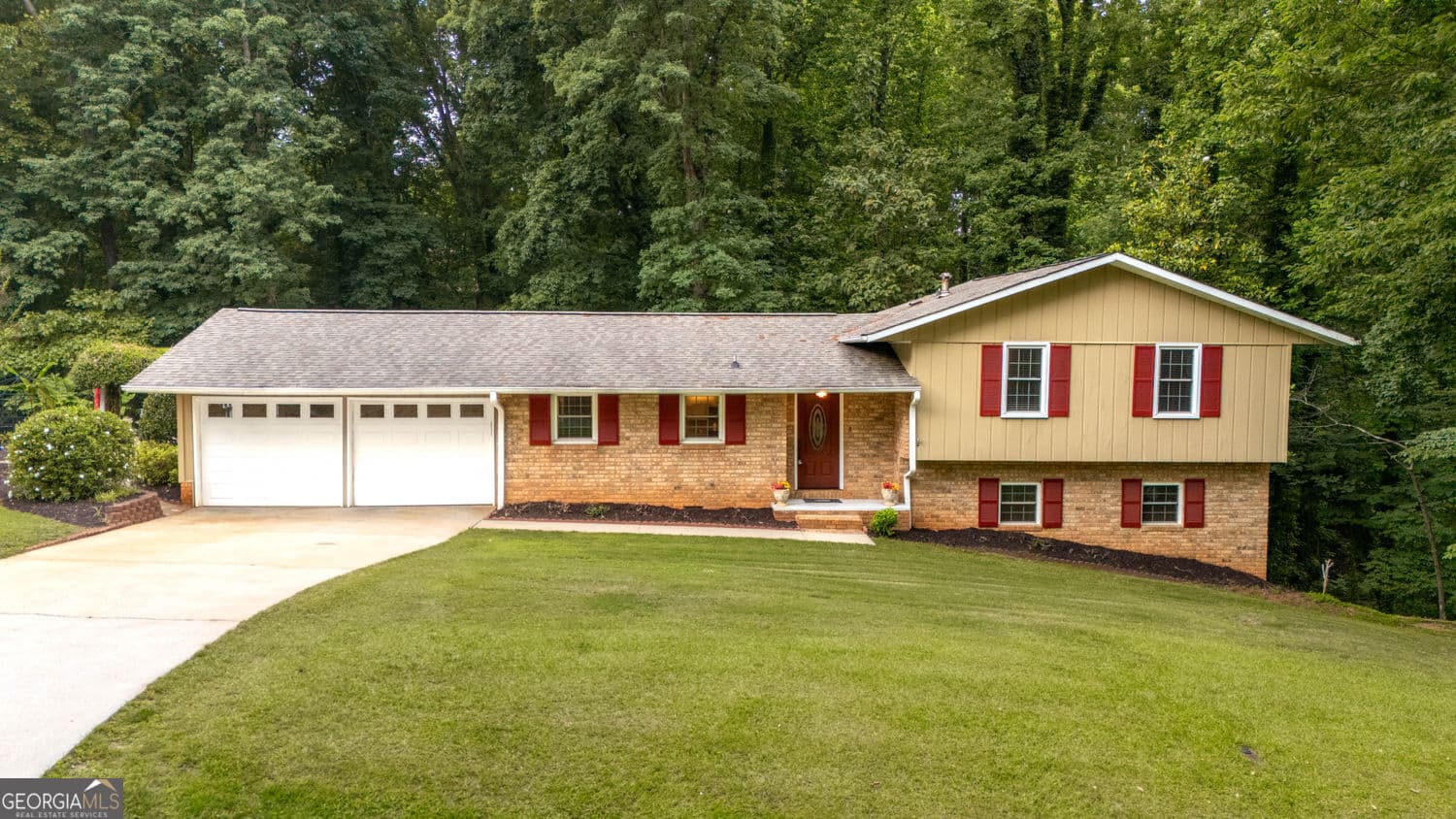 3 bedroom, 2.5 bathroom, 1,871 sq ft single family residence sold at 3135 Granada Way, Gainesville, GA 30506