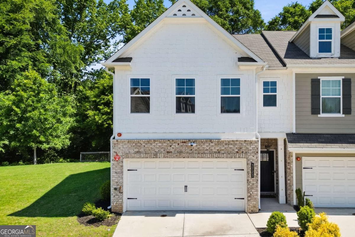 3 bedroom, 2.5 bathroom, 1,952 sq ft townhouse sold at 3723 Gardenwick Road, Powder Springs, GA 30127
