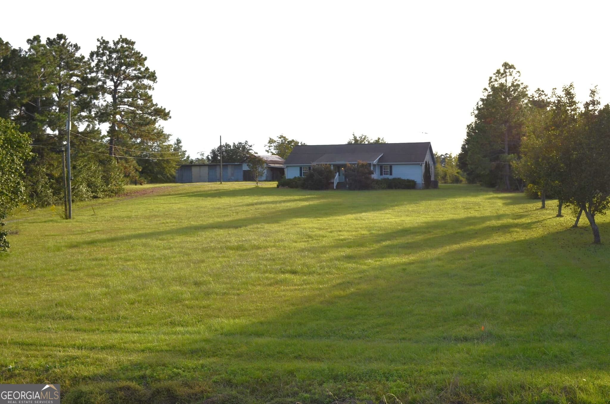 5 bedroom, 3 bathroom, 2,102 sq ft single family residence for sale at 794 Ga Highway 87, Cochran, GA 31014