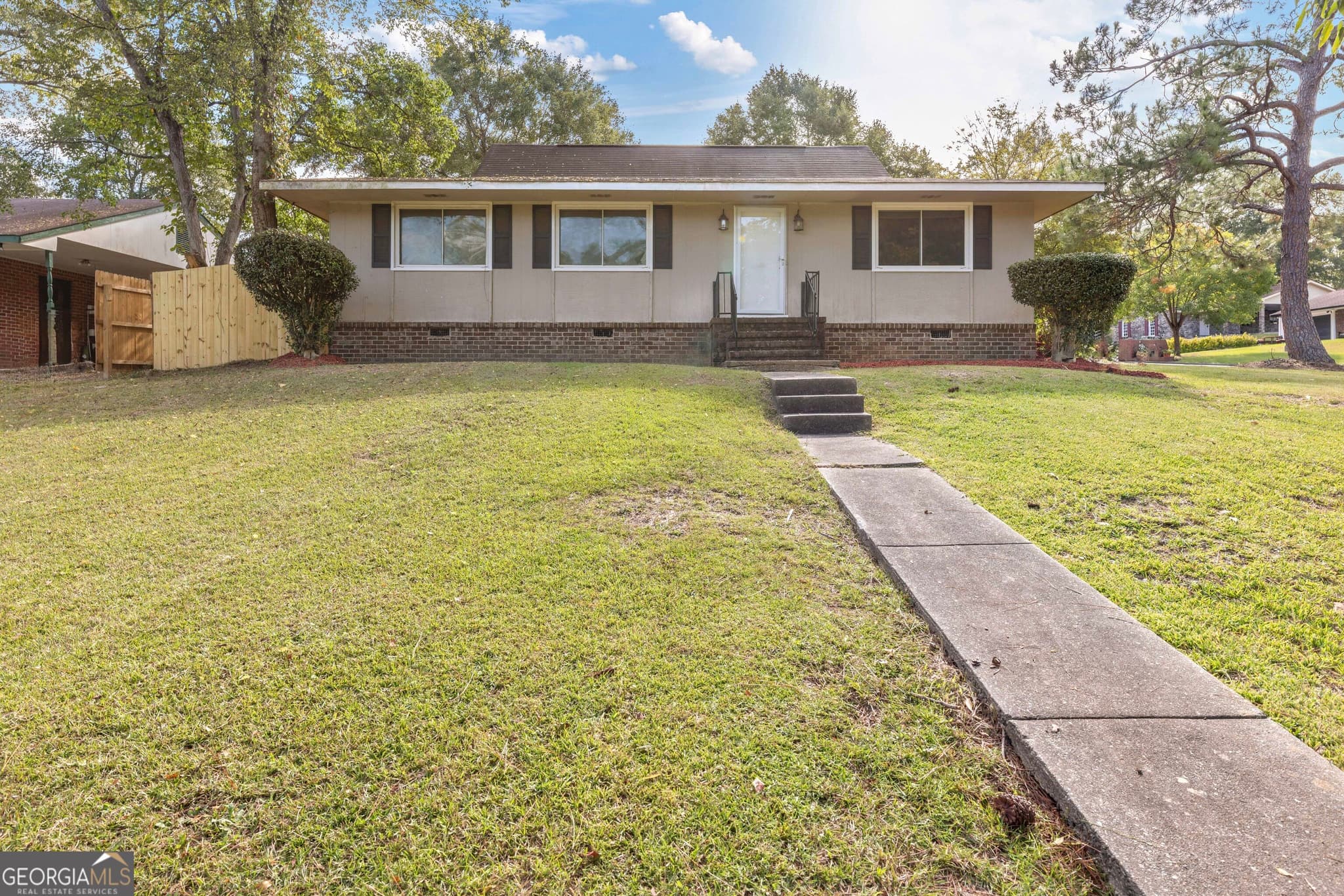 4 bedroom, 2 bathroom, 1,988 sq ft single family residence under contract at 2562 Harwich Circle, Columbus, GA 31907