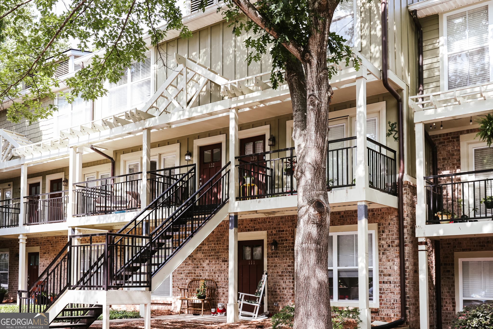 2 bedroom, 2.5 bathroom, 1,168 sq ft condominium sold at 660 Barnett Shoals Road 127, Athens, GA 30605