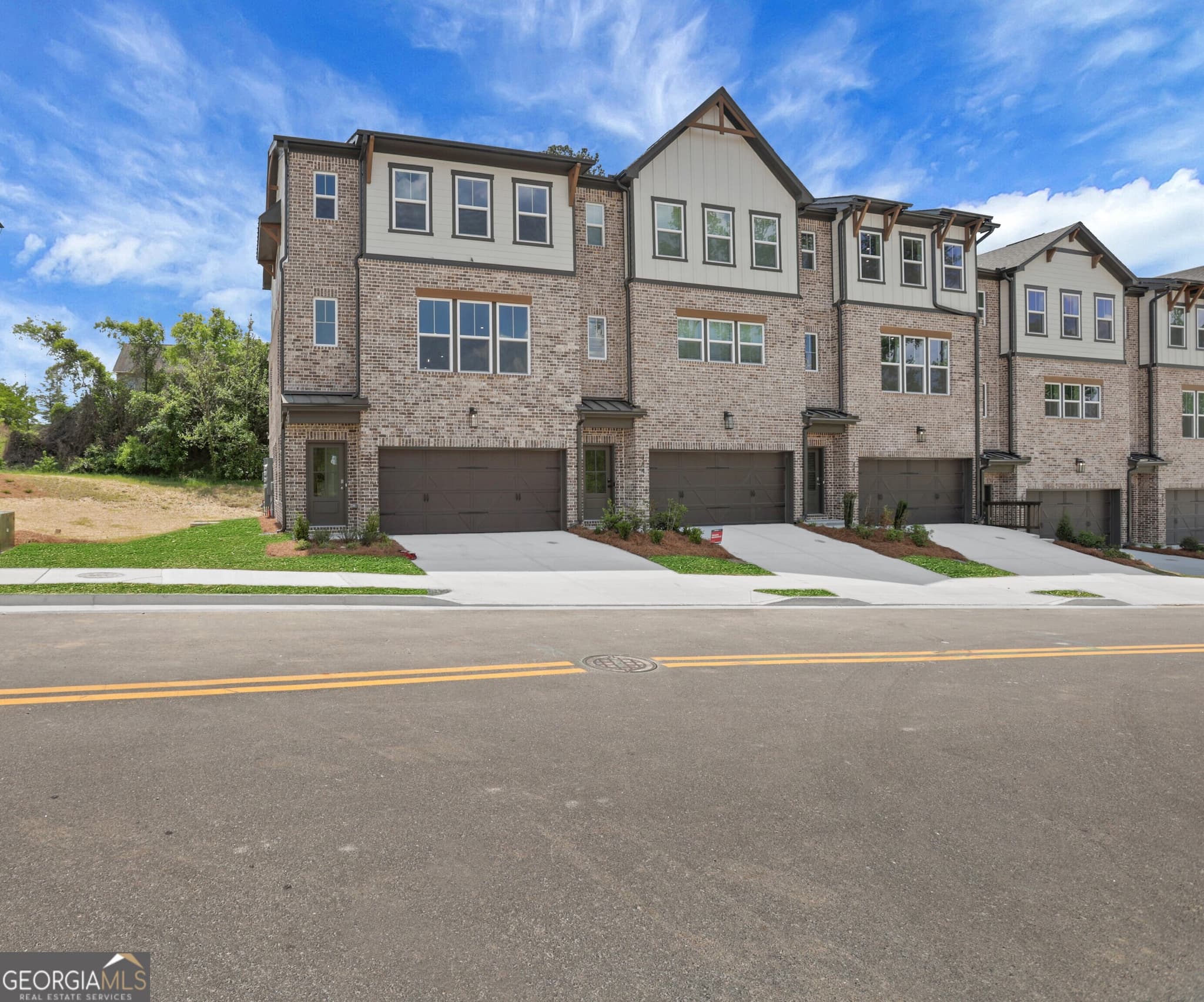 4 bedroom, 3.5 bathroom townhouse for sale at 386 Sunset Hollow Street, Sugar Hill, GA 30518