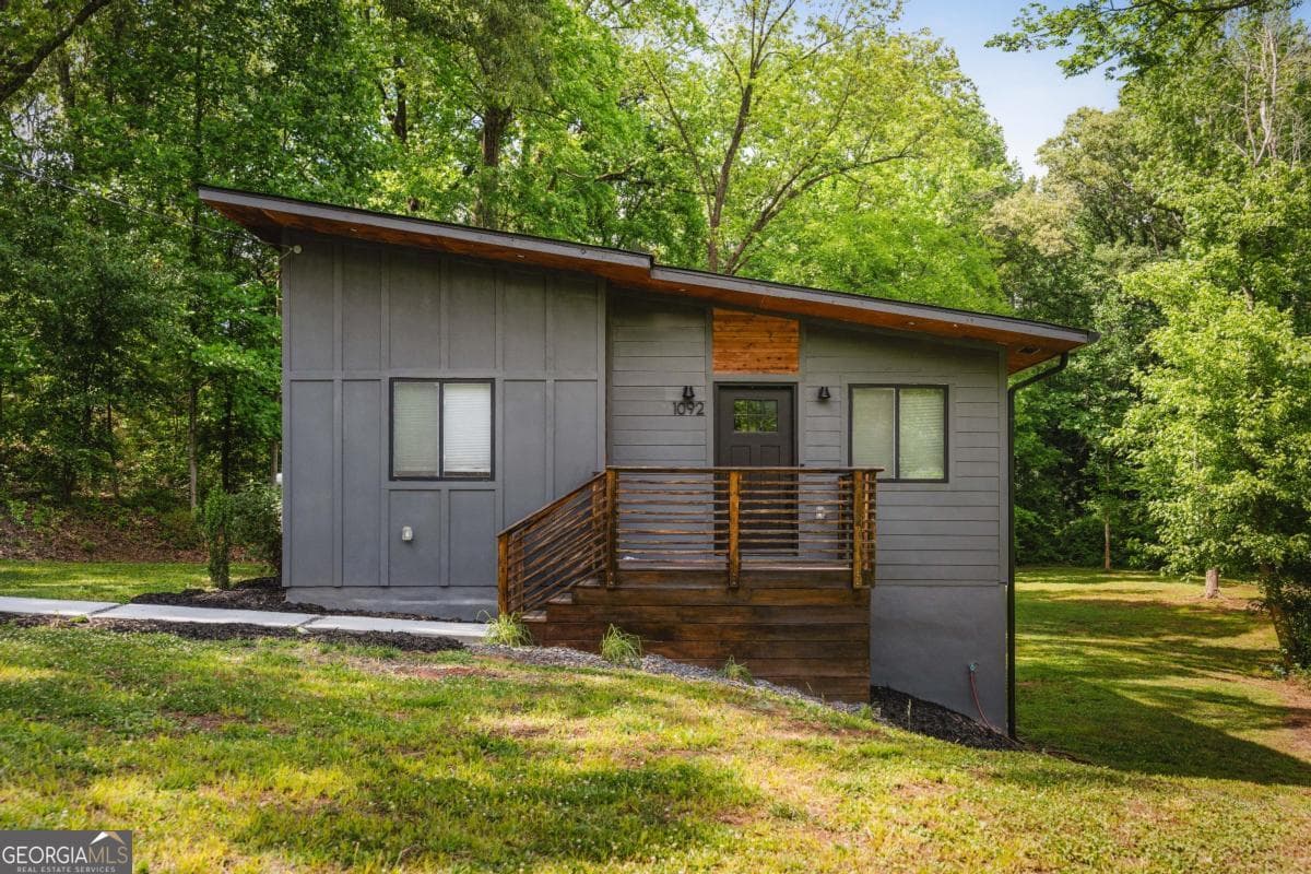 2 bedroom, 2 bathroom, 700 sq ft single family residence sold at 1092 Hillcrest Drive, Atlanta, GA 30316